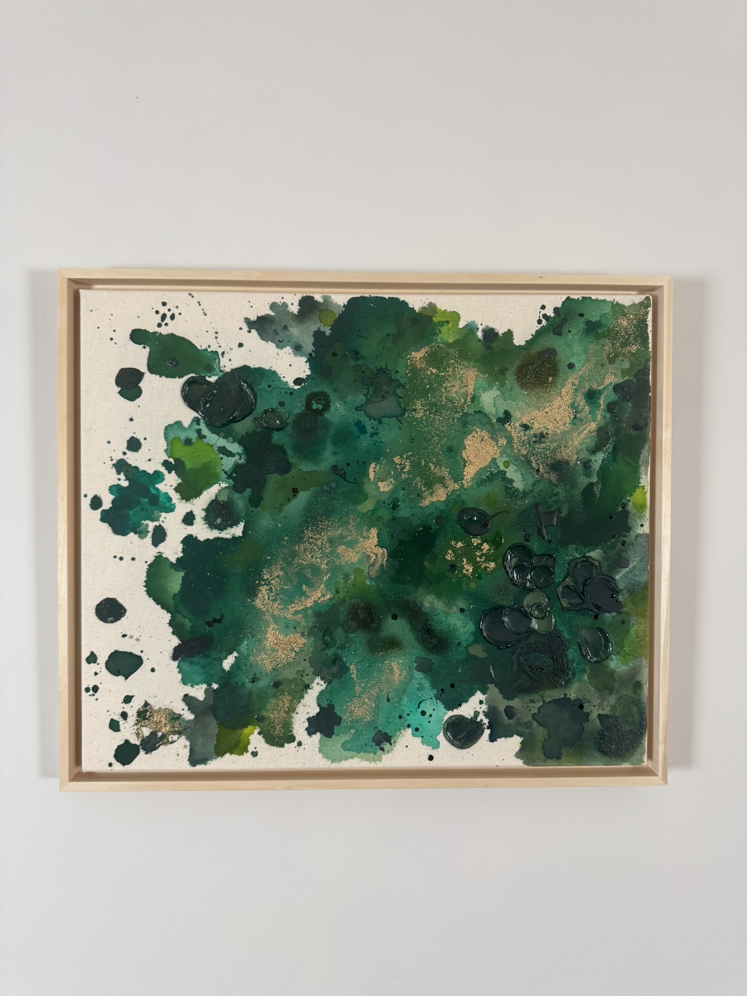 Waldspaziergang, 2025, Acryl und Gold auf roher Baumwollleinwand, Ansicht 2